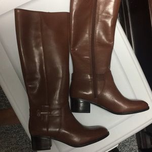 NWOT boots